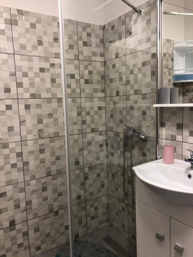 Apartmani Roxy Lovište Kültér fotó